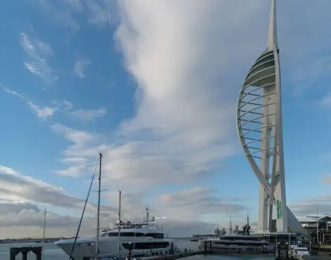 Heathrow airport transfers with luxury chauffeur service for seamless travel