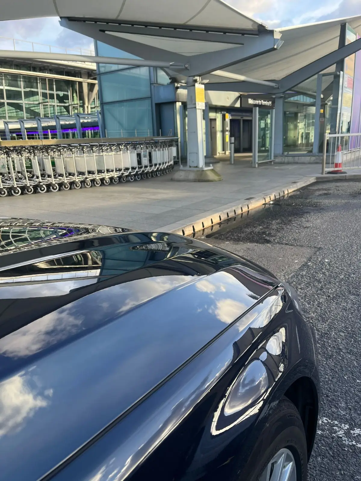 BMW 7 Series LWB chauffeur hire for airport transfers