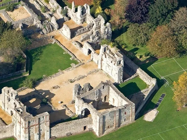 Wolvesey Castle (Old Bishop's Palace)